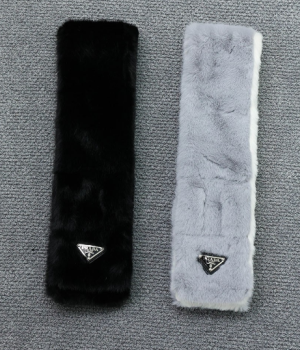 (국내배송) 프라다 삼각로고 퍼 머플러