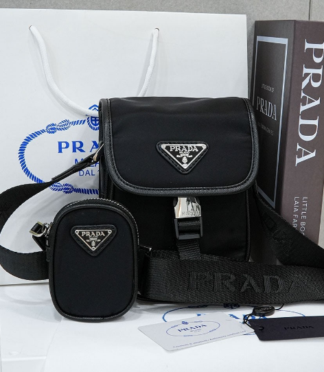 (국내배송) 프라다 리나일론&사피아노 가죽 플랩백