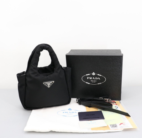 (국내배송) 프라다 삼각로고 패딩 토트백 미니