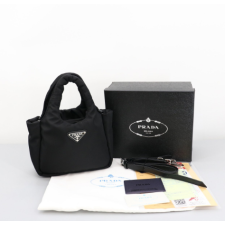(국내배송) 프라다 삼각로고 패딩 토트백 미니