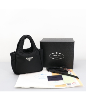 (국내배송) 프라다 삼각로고 패딩 토트백 미니