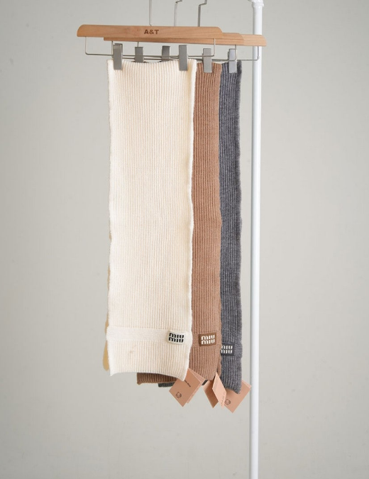 (국내배송) 미우미우 로고패치 골지 울 머플러