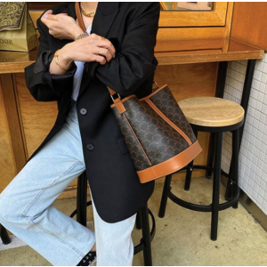 (국내배송) 셀린느 트리옹프 미디엄 버킷