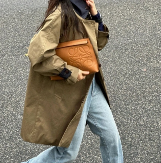 (국내배송) 로에베 24ss 일본 한정판 TC500W05 클러치백