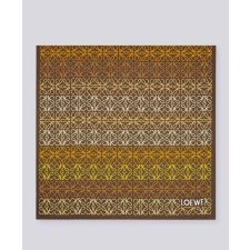 (국내배송) 로에베 그라이언트 컬러 아나그램 로고 실크 숄 스카프