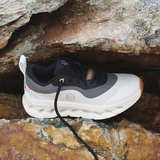 (국내배송) 로에베 러닝 클라우드 틸트 2.0