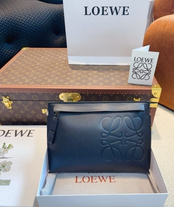 (국내배송) 로에베 24ss 일본 한정판 TC500W05 클러치백