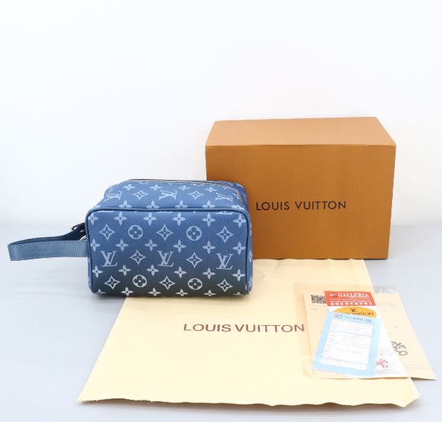 (국내배송) 루이비통 M11559 락커 돕 키트 클러치 파우치백
