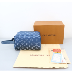 (국내배송) 루이비통 M11559 락커 돕 키트 클러치 파우치백