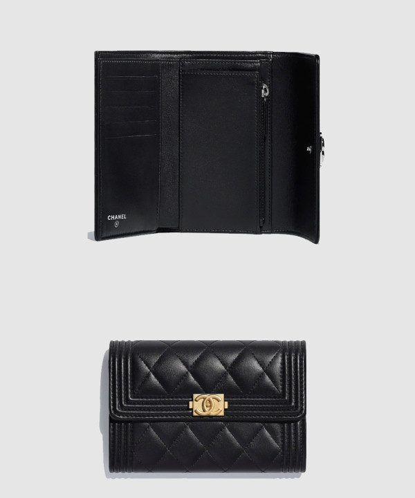 샤넬 보이 중지갑 A84302