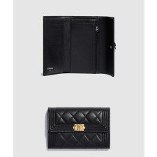 샤넬 보이 중지갑 A84302