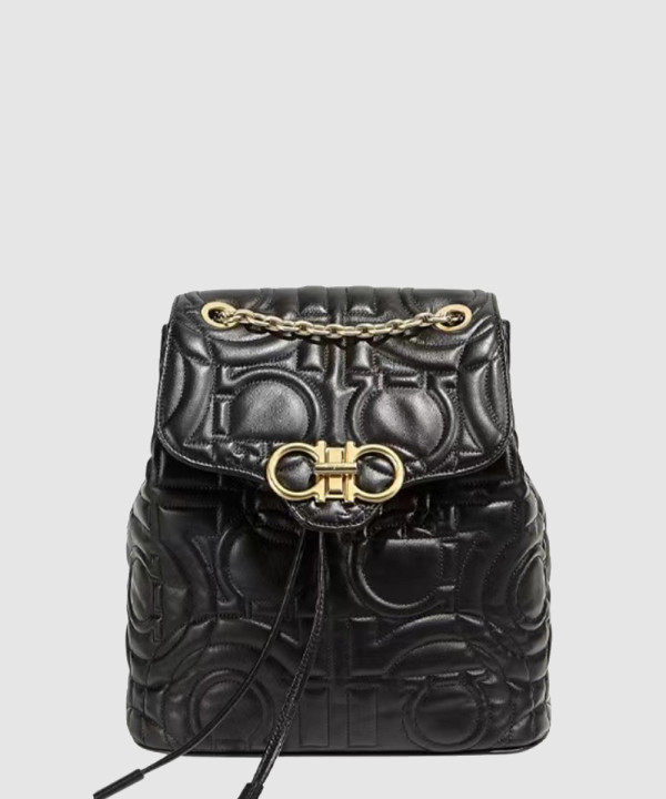 페라가모 퀄팅 간치니 금장 로고 백팩 21H158