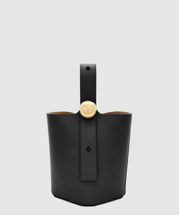 로에베 미니 페블 버킷 백 인 멜로우 카프스킨