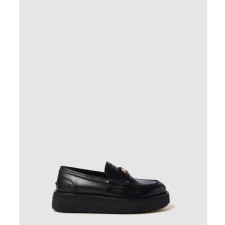 미우미우 로고 각인 브러쉬드 레더 로퍼 5D175E