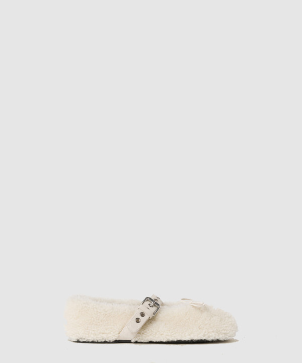 미우미우 시어링 퍼 버클 발레리나 5F272E