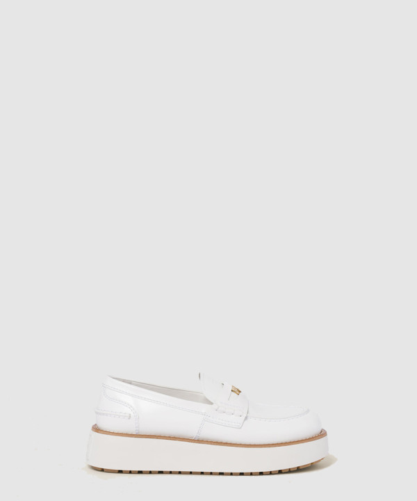 미우미우 브러쉬드 레더 로퍼 5D175E