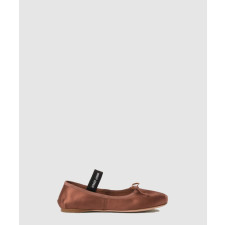 미우미우 새틴 발레리나 플랫 슈즈 5F794D