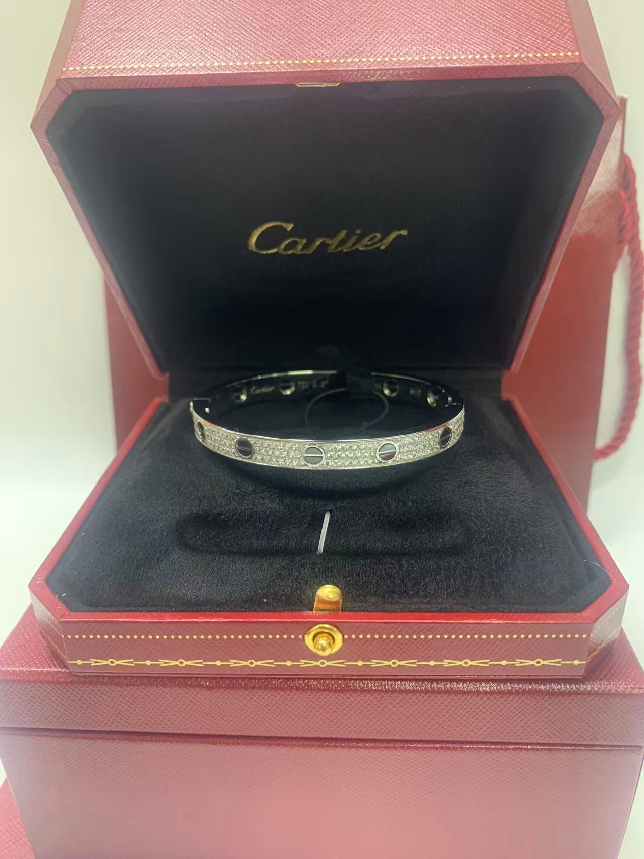 2026년 1월 7일 김*윤님 끼르띠에 클래식 세라믹 러브 파베 팔찌 검품 및 출고