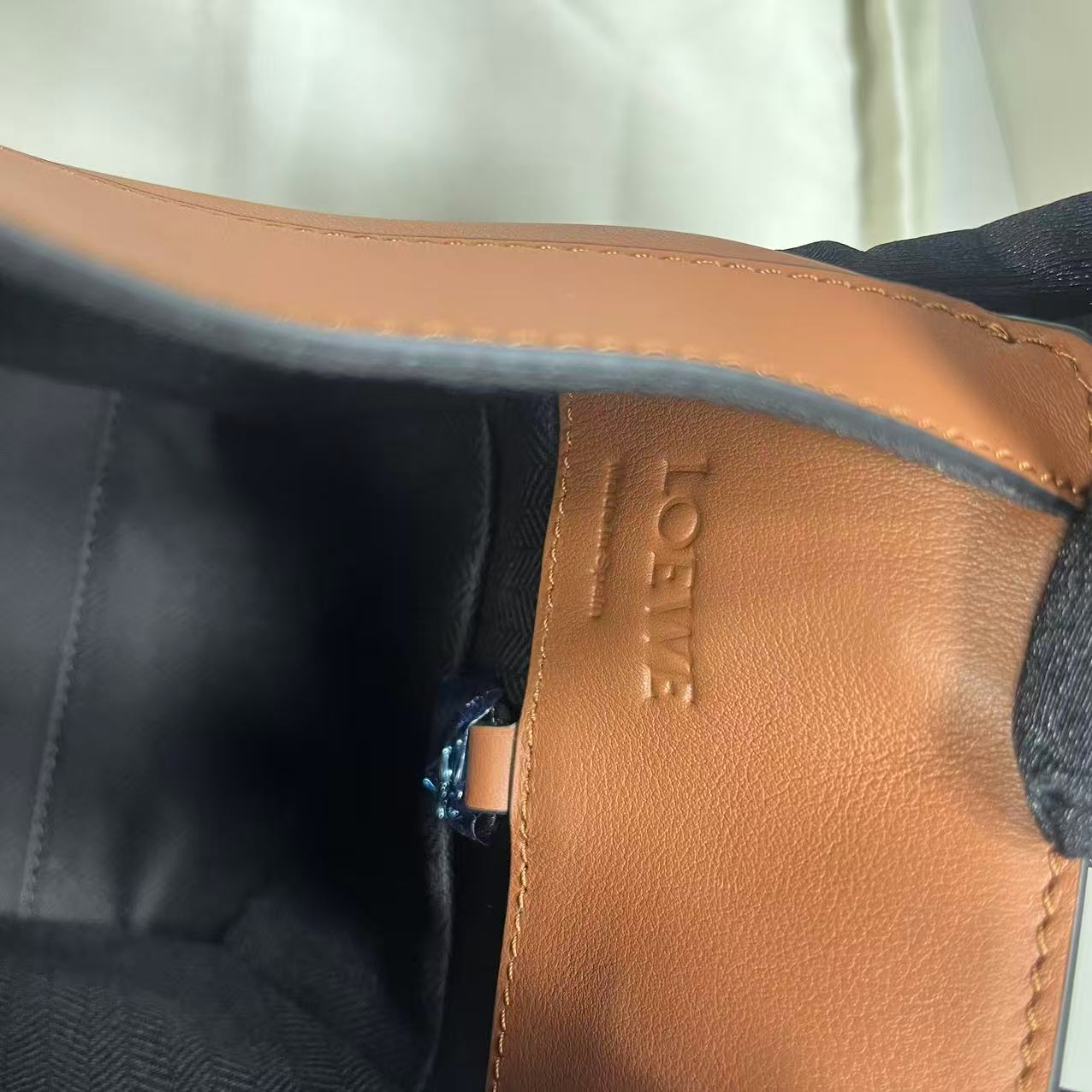 2026년 1월 15일 이*름님 로에베 컴팩트 해먹백 검품 및 출고