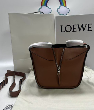 2026년 1월 15일 이*름님 로에베 컴팩트 해먹백 검품 및 출고