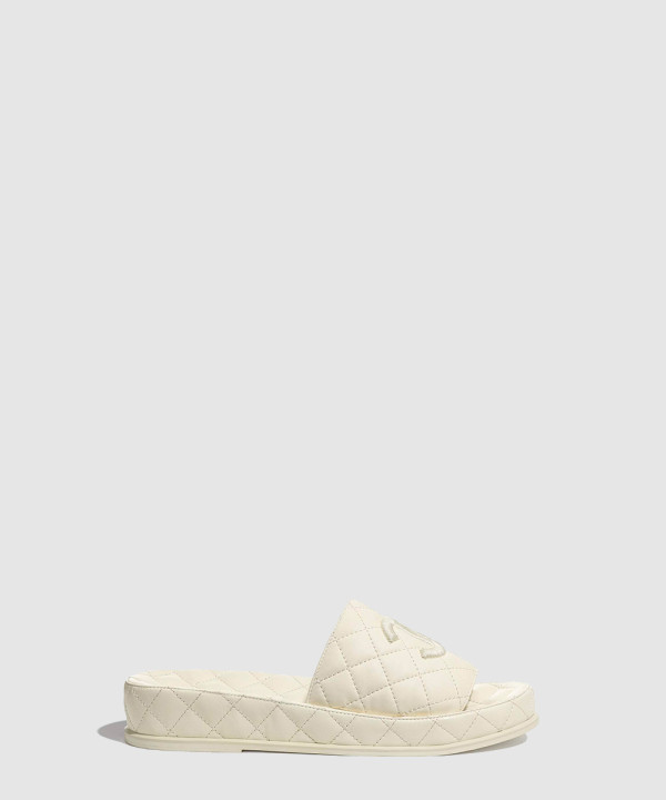 샤넬 퀄팅 램스킨 뮬 슬라이드 G36901