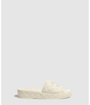 샤넬 퀄팅 램스킨 뮬 슬라이드 G36901