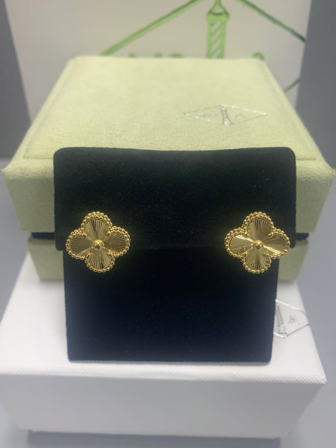 2026년 2월 15일 이*진님 반클리프 빈티지 기요세 이어링 검품 및 출고