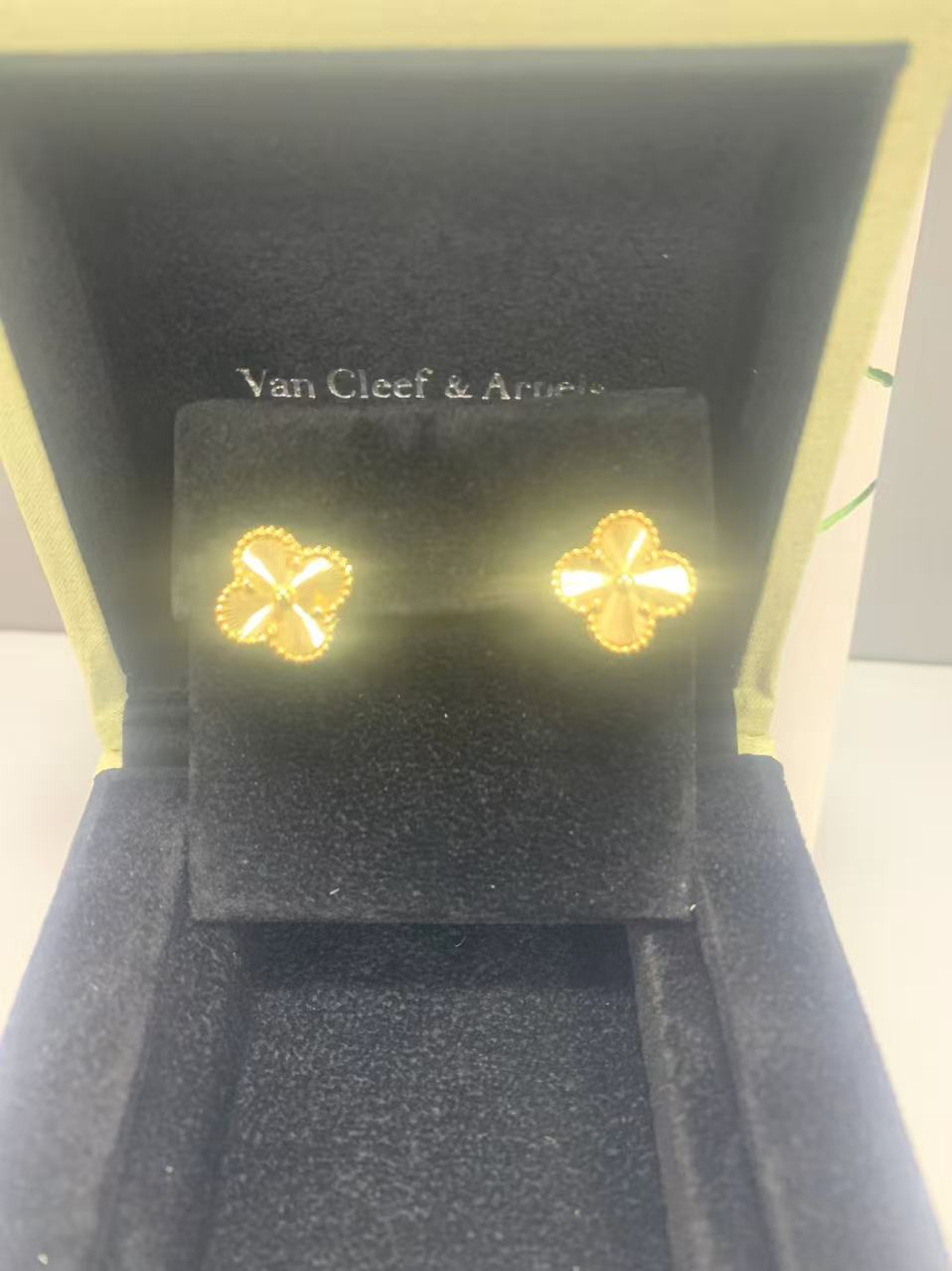 2026년 2월 15일 이*진님 반클리프 빈티지 기요세 이어링 검품 및 출고