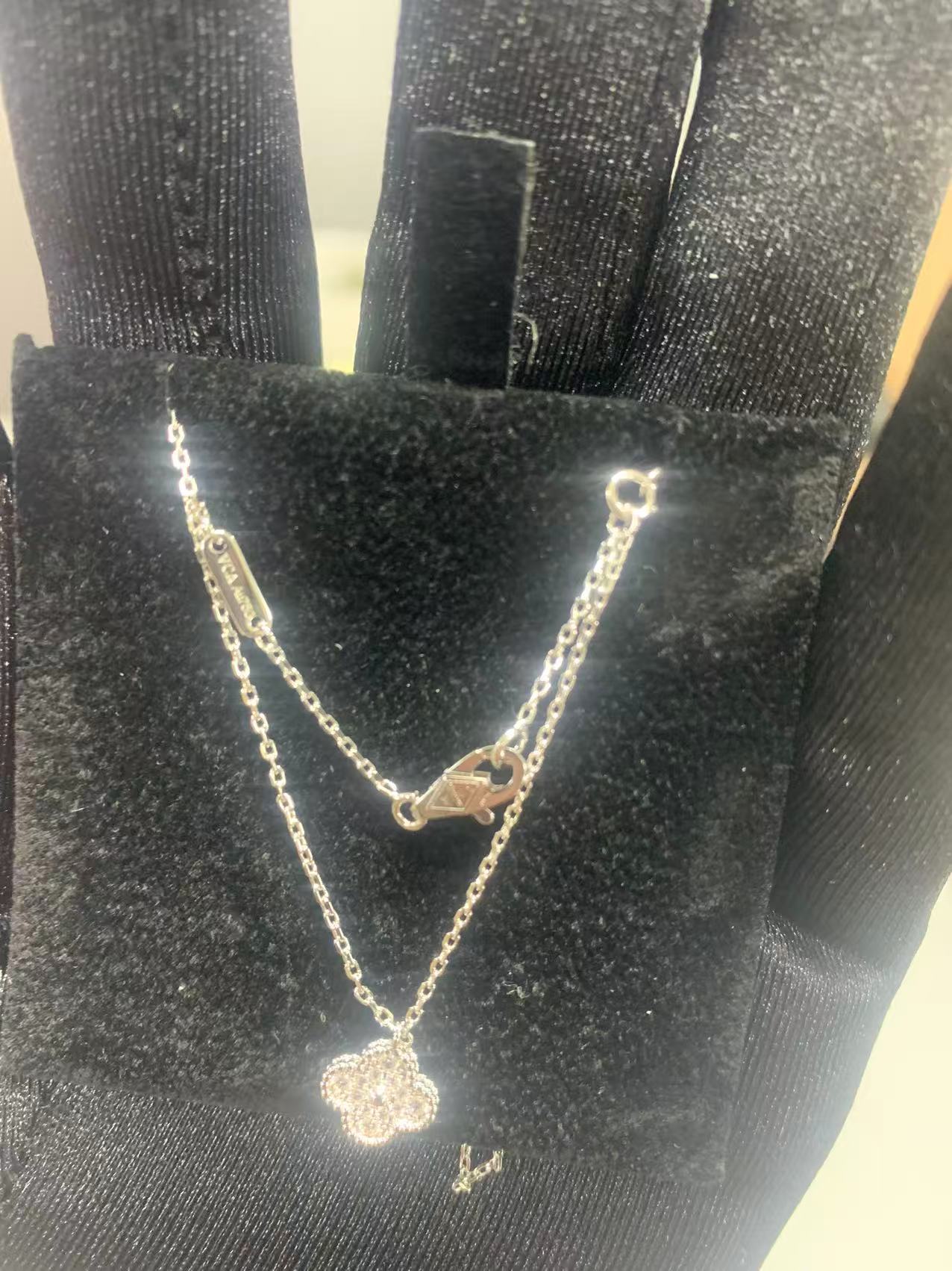 2026년 2월 26일 박*지님 반클리프 스윗 다이아 알함브라 네크리스 검품 및 출고