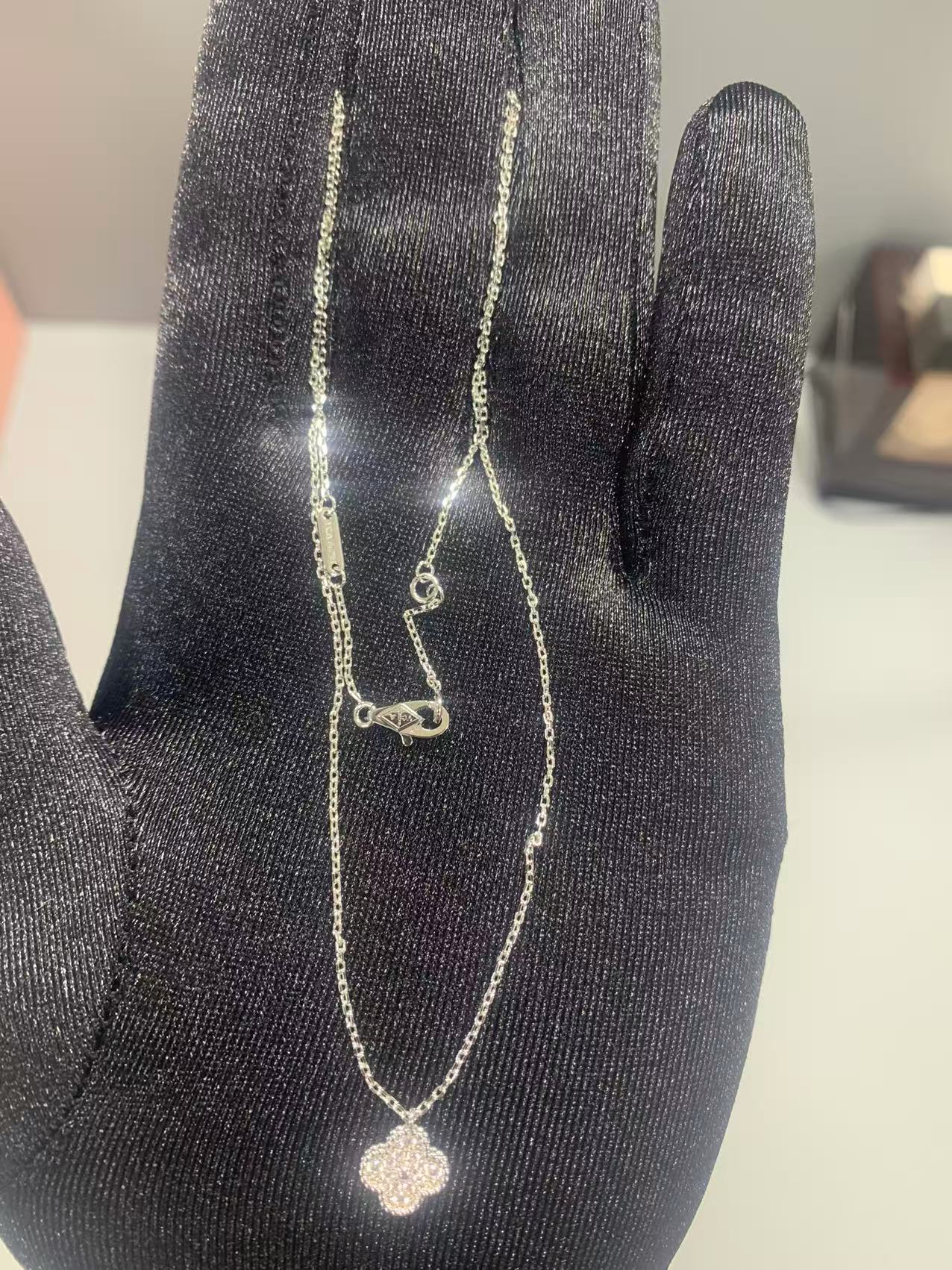 2026년 2월 26일 박*지님 반클리프 스윗 다이아 알함브라 네크리스 검품 및 출고