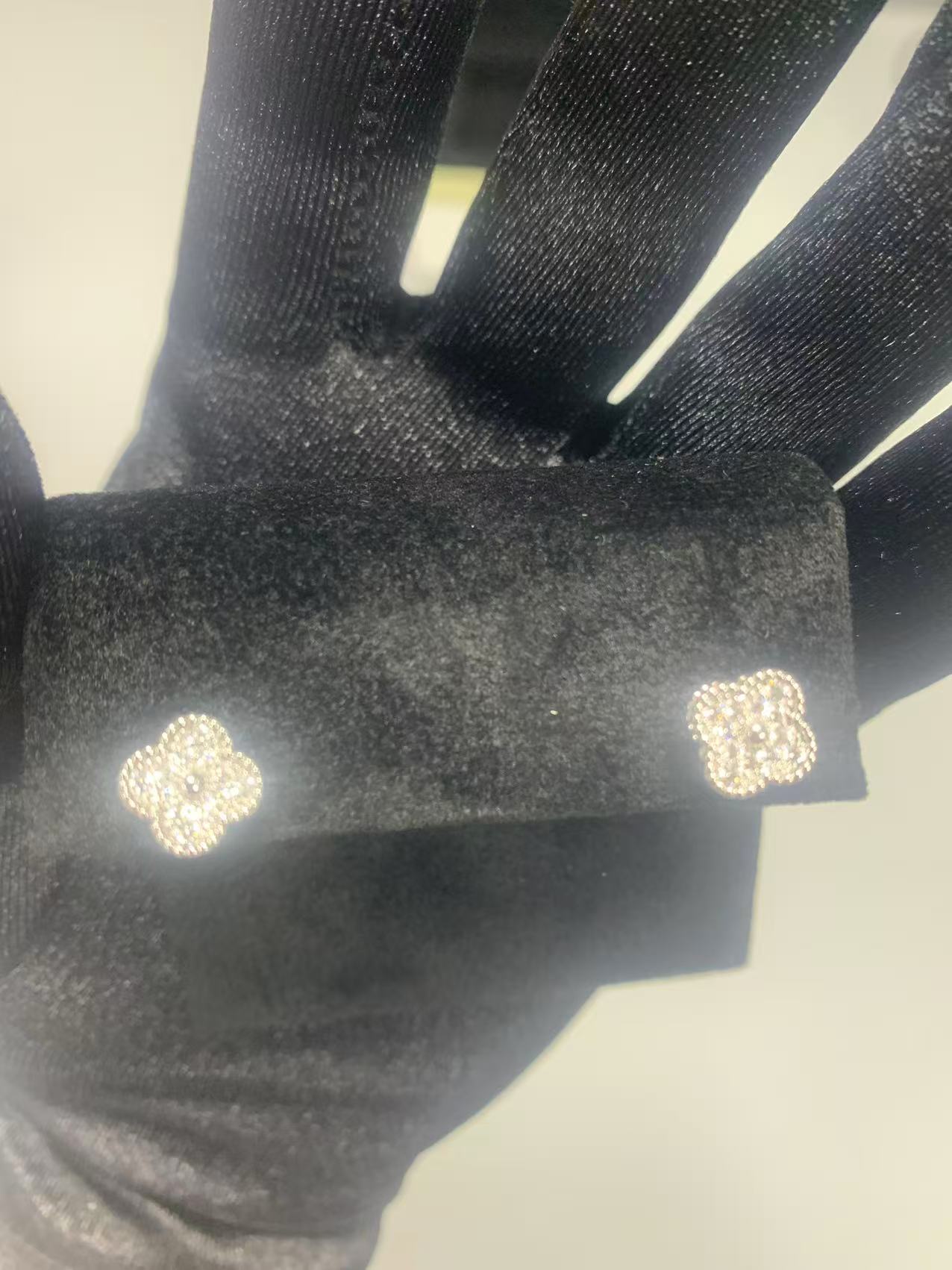 2026년 2월 26일 박*지님 반클리프 스윗 다이아 알함브라 이어링 검품 및 출고