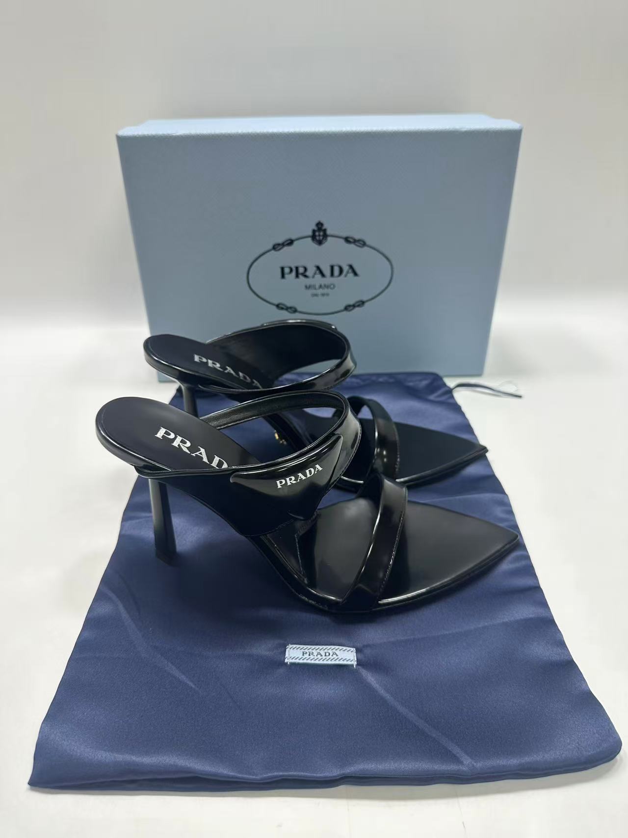 2026년 3월 22일 김*지님 프라다 블랙 새틴 뮬 샌들 검품 및 출고