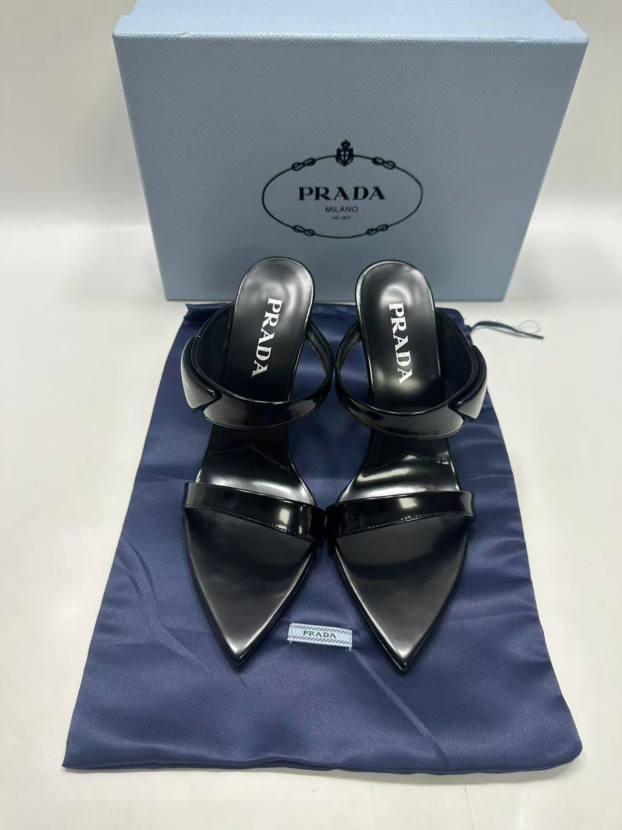 2026년 3월 22일 김*지님 프라다 블랙 새틴 뮬 샌들 검품 및 출고