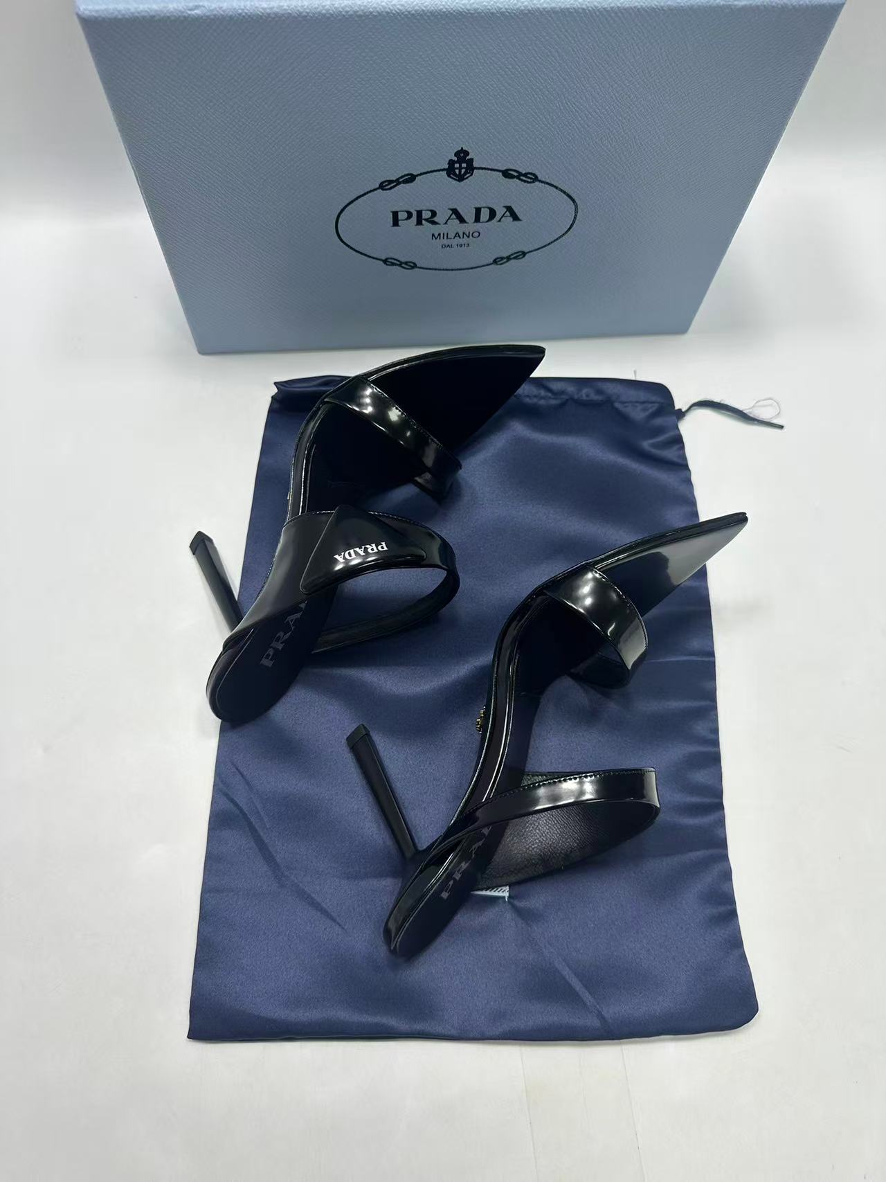 2026년 3월 22일 김*지님 프라다 블랙 새틴 뮬 샌들 검품 및 출고