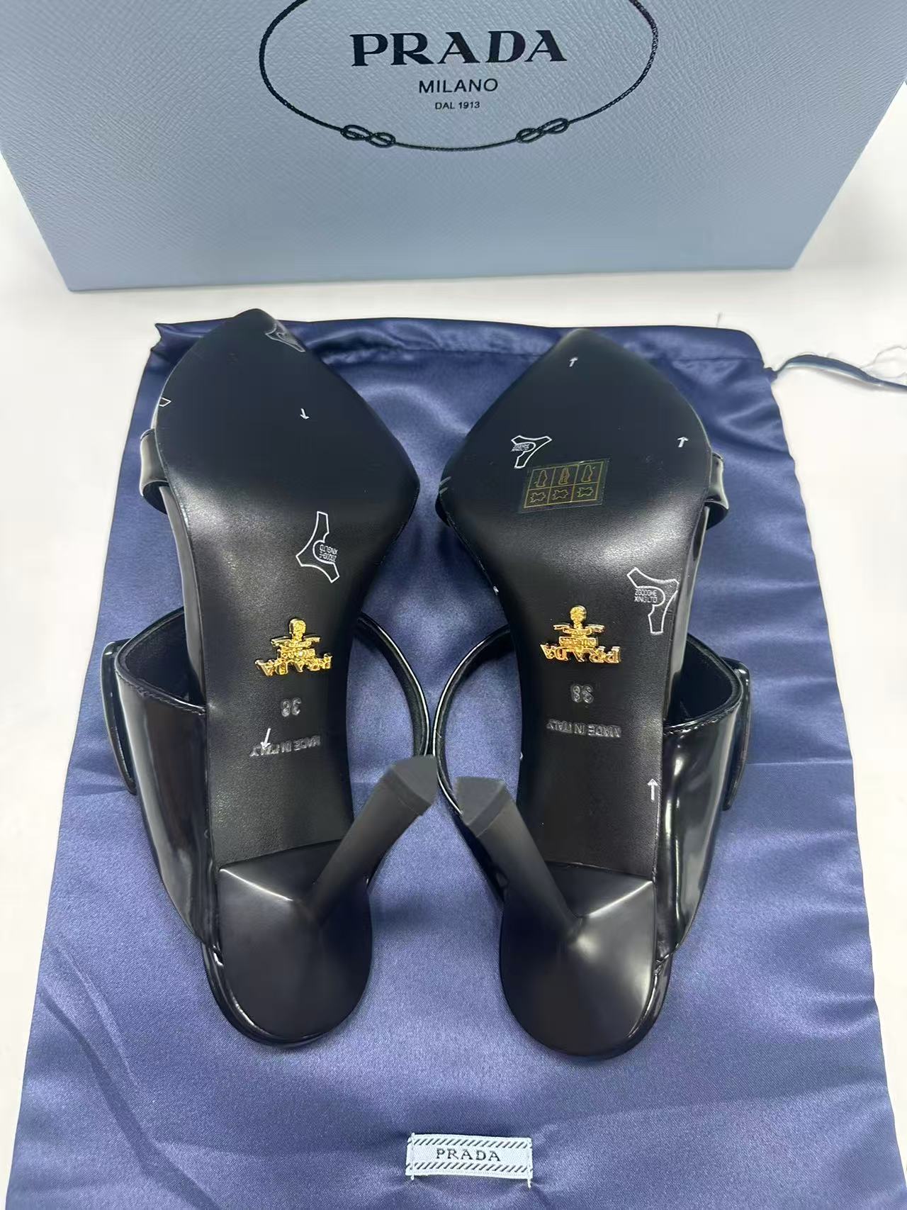 2026년 3월 22일 김*지님 프라다 블랙 새틴 뮬 샌들 검품 및 출고